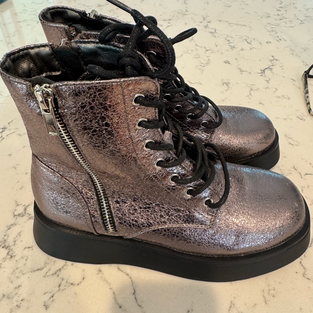 STEVE MADDEN KIDS Metallic Silver Lace-Up Boots Size 5 - Picture 2 of 5